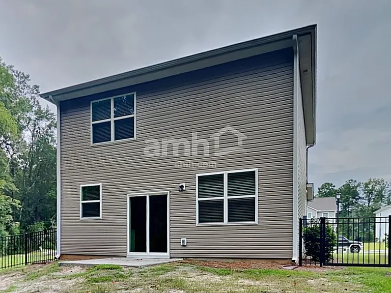 622 E Lionel Rd — Photo 17