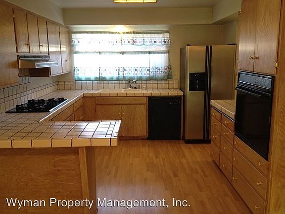2nd image of 2511 Linda Vista Ave