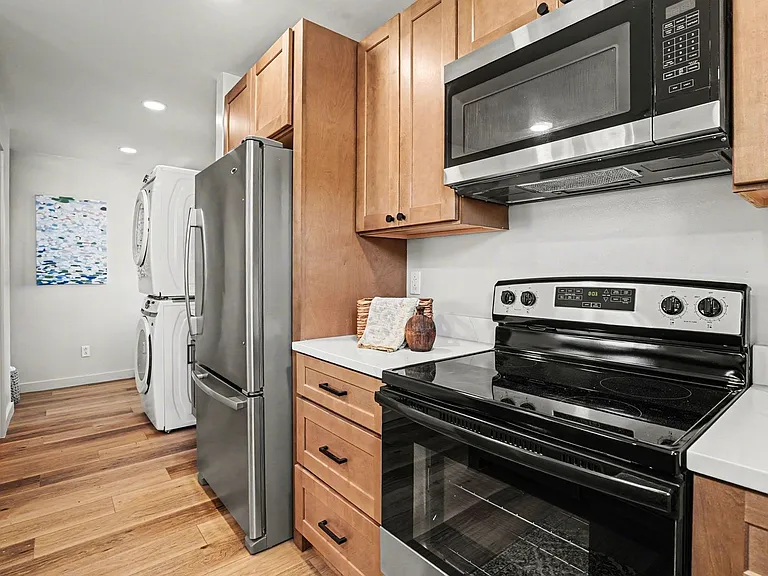 1500-1502 Bryan St — Photo 4