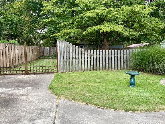 5th image of 3801 Shields Dr