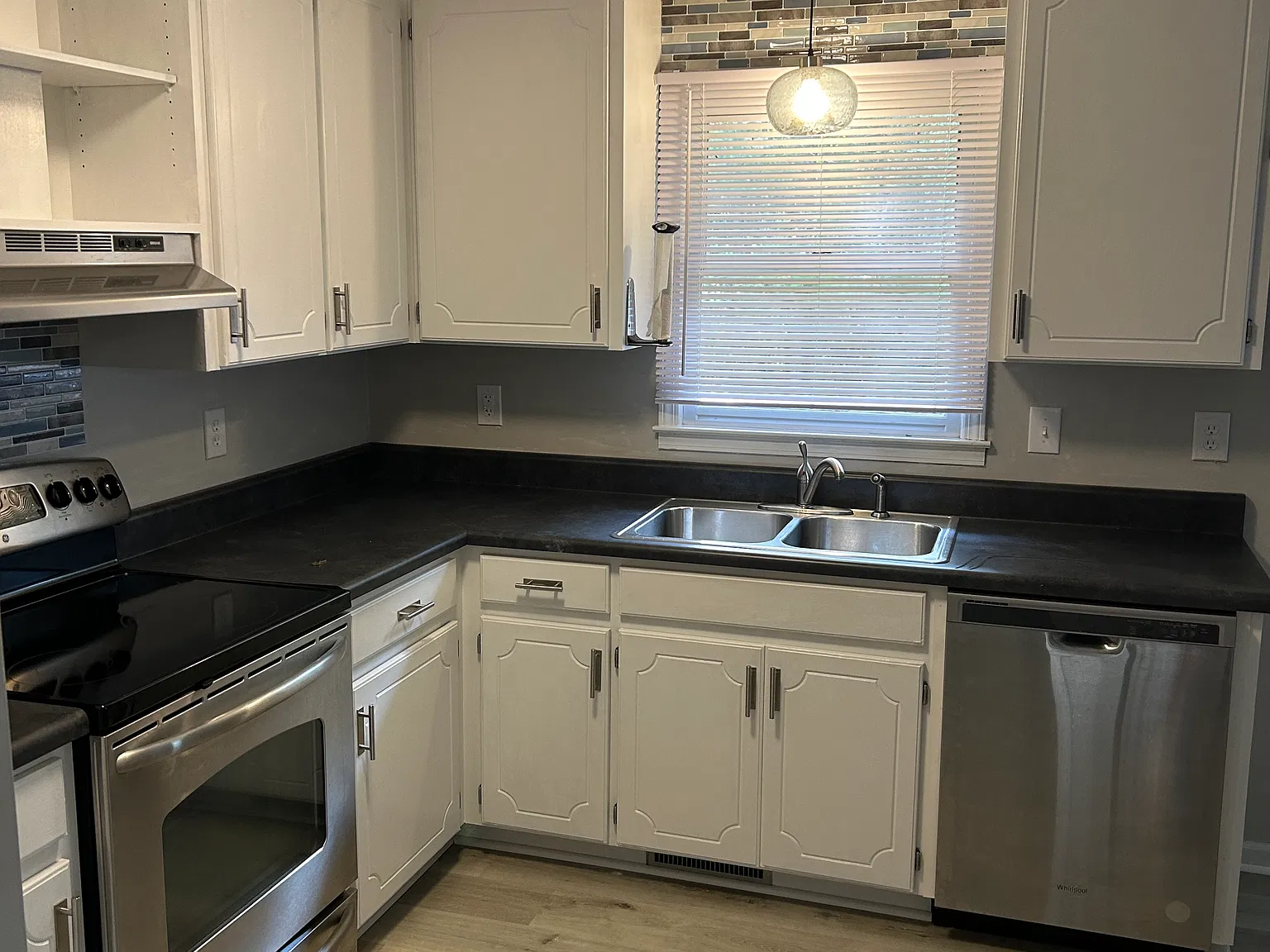 208 Honeysuckle Ave — Photo 3