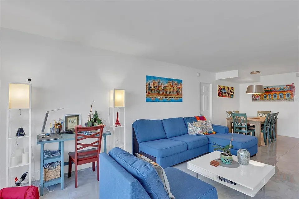 2 bed, 2.0 bath, 1192 sqft, $3,300 — Photo 2