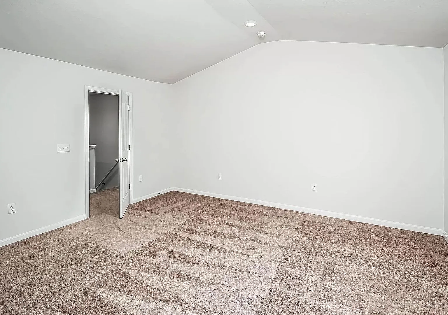 Room in 4 Bedroom Home at Transatlantic Ave — Photo 3