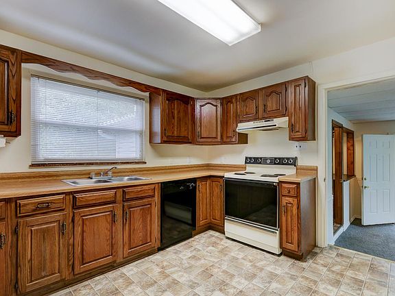 5th image of 227 Green Pine Dr