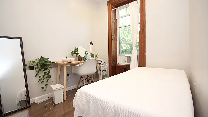 Rented by Nooklyn NYC LLC | media 21