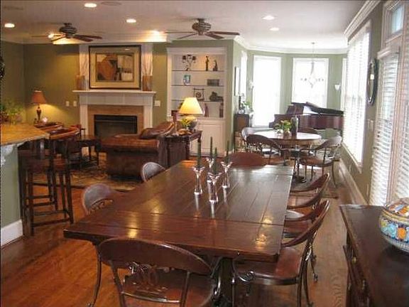 Dining Area w/ Lake View