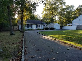 499 Revilo Ave, Shirley, NY 11967