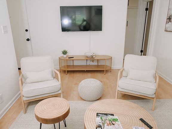 2nd image of 11627 Mayfield Ave APT 4