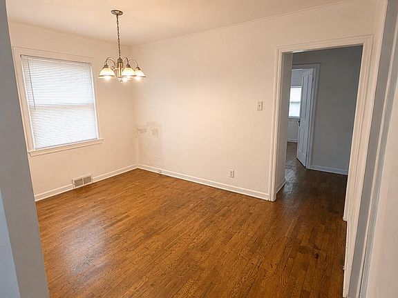 5th image of 1302 Dakota St