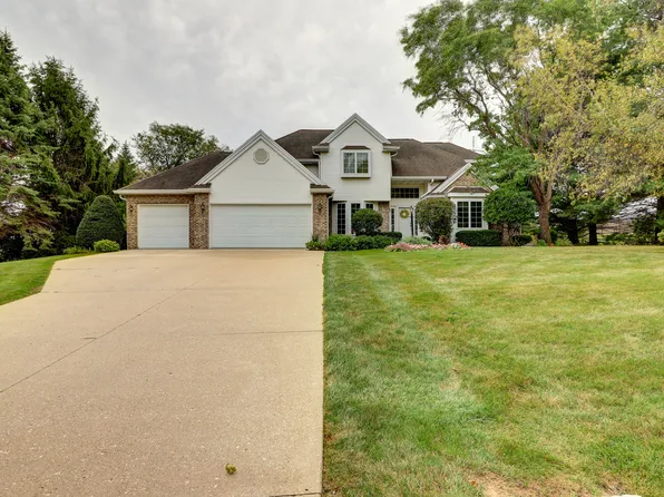 53 Carriage Hill Dr, Sublette, IL 61081