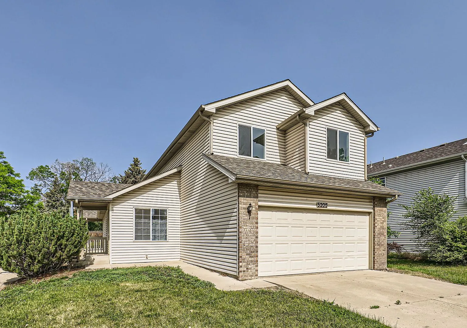 Beautifully Remodeled 3-Bedroom Duplex in Arvada — Photo 3
