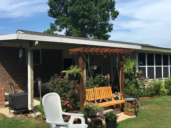 605 E Church St, New Brockton, AL 36351