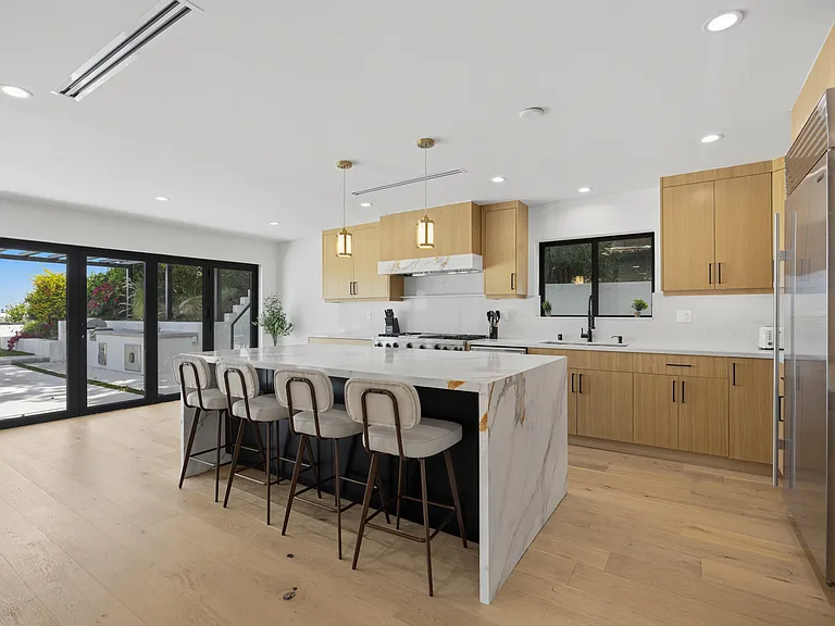 18101 Green Meadow Dr — Photo 40