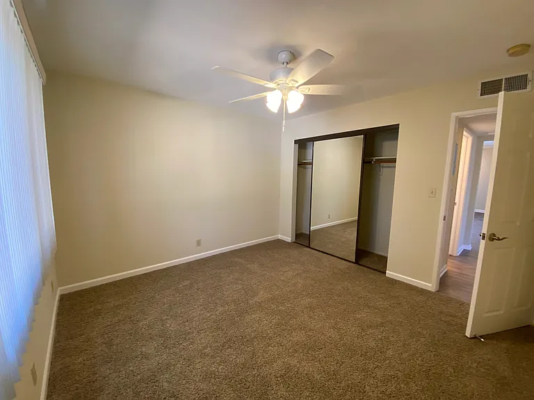 536 N Mariposa St #D — Photo 7