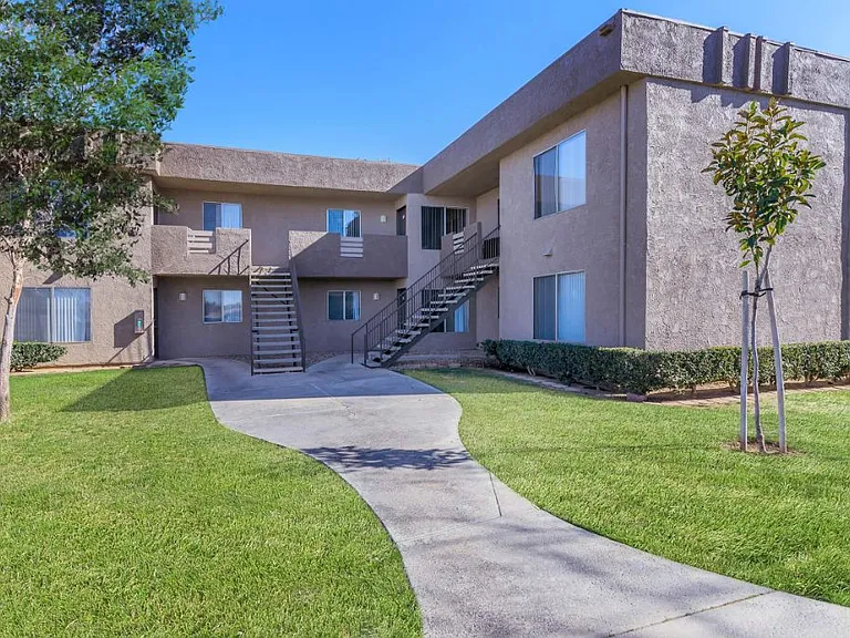 Sunset View Apartments — Photo 22