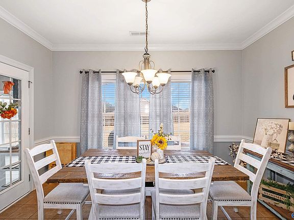 2nd image of 137 Ivy Meadow Cir