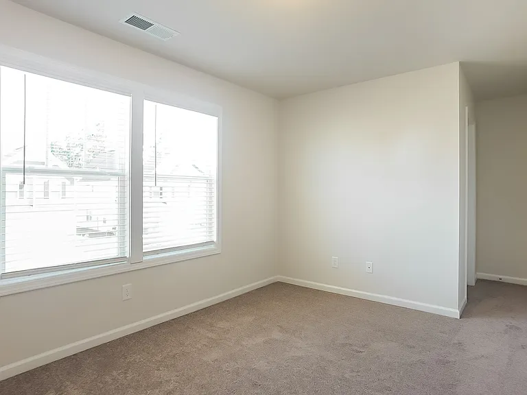 582 Count Fleet Ct — Photo 12