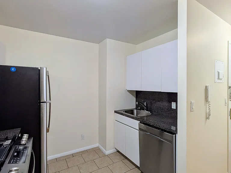 555 E 78th St #3E — Photo 12