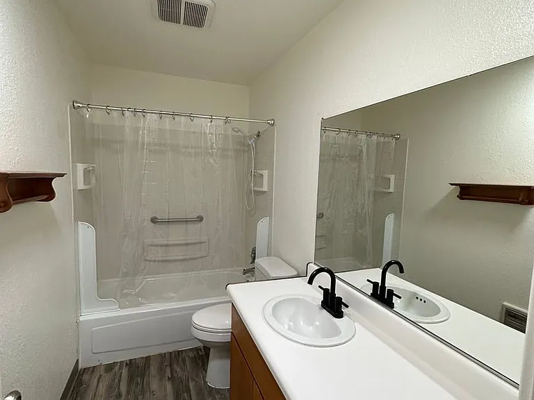 396 NE Miguel St — Photo 21