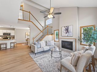 3590 Genevieve Ave N, Oakdale, MN 55128