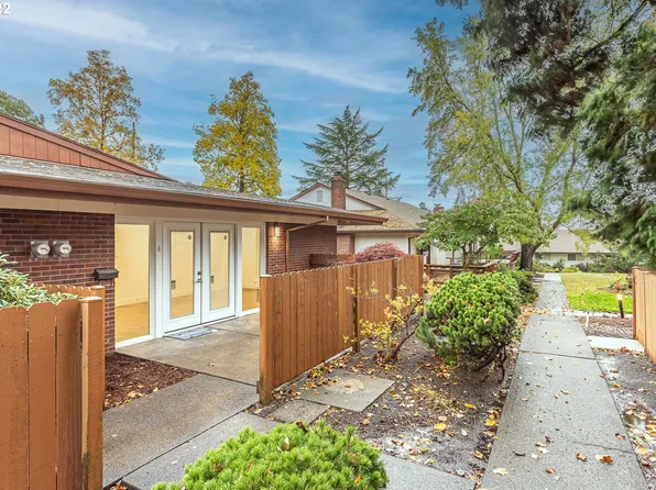 11470 SW Crown Dr Unit 4, King City, OR 97224