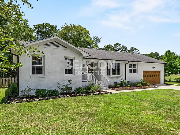406 W Blackbeard Rd — Photo 2