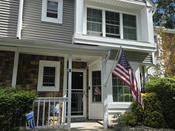7 Horseshoe Court, Tinton Falls, NJ 07753