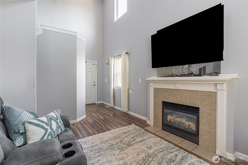 4th image of 10906 181st Avenue Pl E