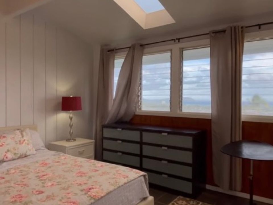 1st image of 3850 Kilauea Ave Room 1