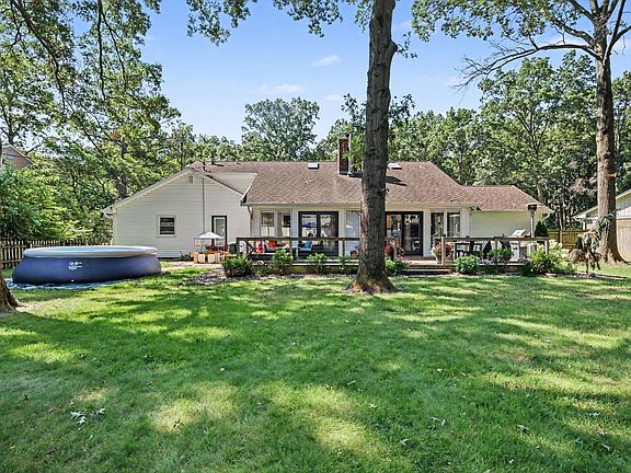 3rd image of 203 Oxbow Ct