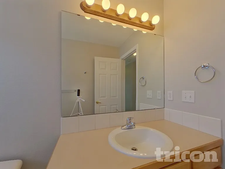 385 Longspur Dr — Photo 17