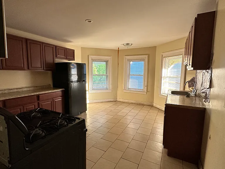 133 Hobart St #2B — Photo 4