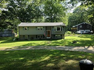 302 Log Bridge Rd, Coventry, RI 02816