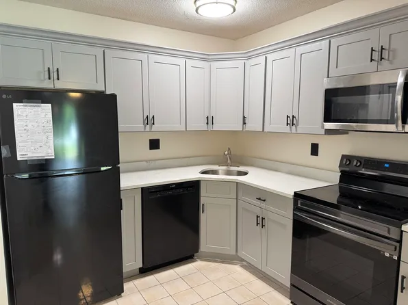 121 Cluff Crossing #8, Salem, NH 03079