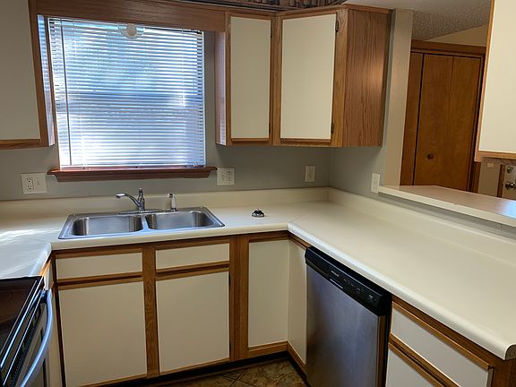4th image of 460 N Garrett St APT A