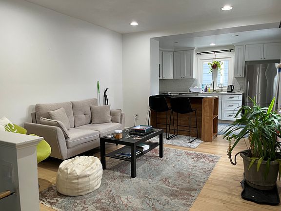 3rd image of 8 Watson St