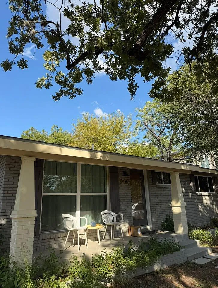 2 bed, 1.0 bath, 1313 sqft, $2,295 — Photo 1