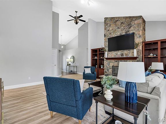 5th image of 1009 Westlake Village Dr