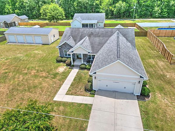 3rd image of 121 Edistodane Ln
