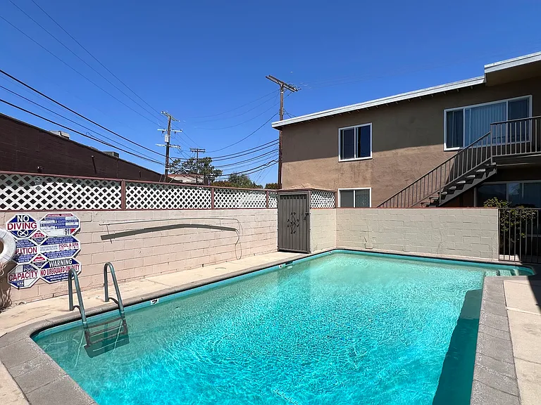 2540 S Barrington Ave #3 — Photo 14