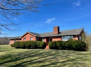 4445 E Pine St, Mount Airy, NC 27030