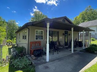 109 Louise Ln, Mount Hope, WV 25880