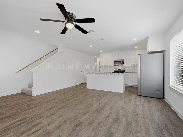 227 W Bond St — Photo 7
