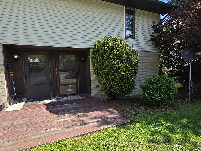 103-105 107 Martin Dr — Photo 20