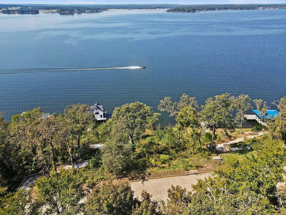 1st image of 143 Lake Bluff Dr
