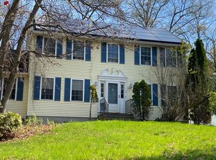 16 Horseshoe Ln, Clinton, MA 01510