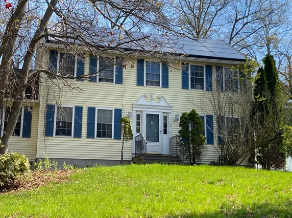 16 Horseshoe Ln, Clinton, MA 01510