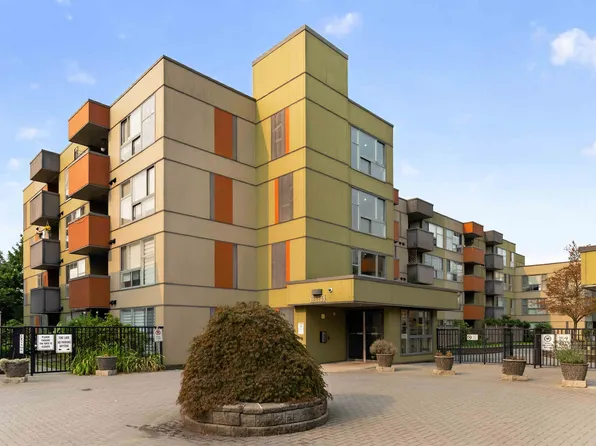 12075 228th St #403, Maple Ridge, BC V2X 6M2