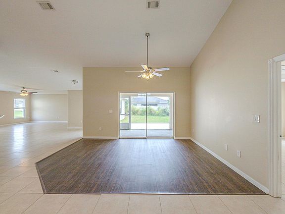 4th image of 2033 SW Capeador Street