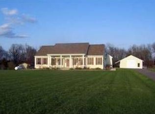 S4318 Cedarberry Ln, Baraboo, WI 53913